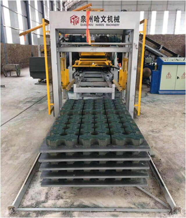 QT8-15 Paver making plant.jpg